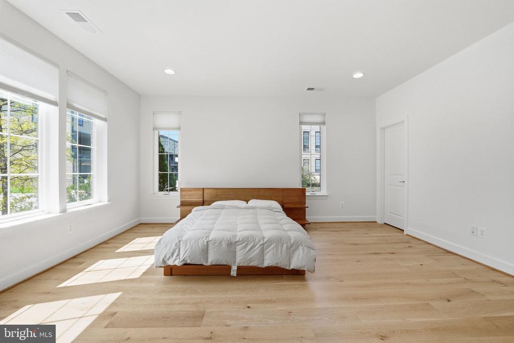 20230 TAFT TERRACE