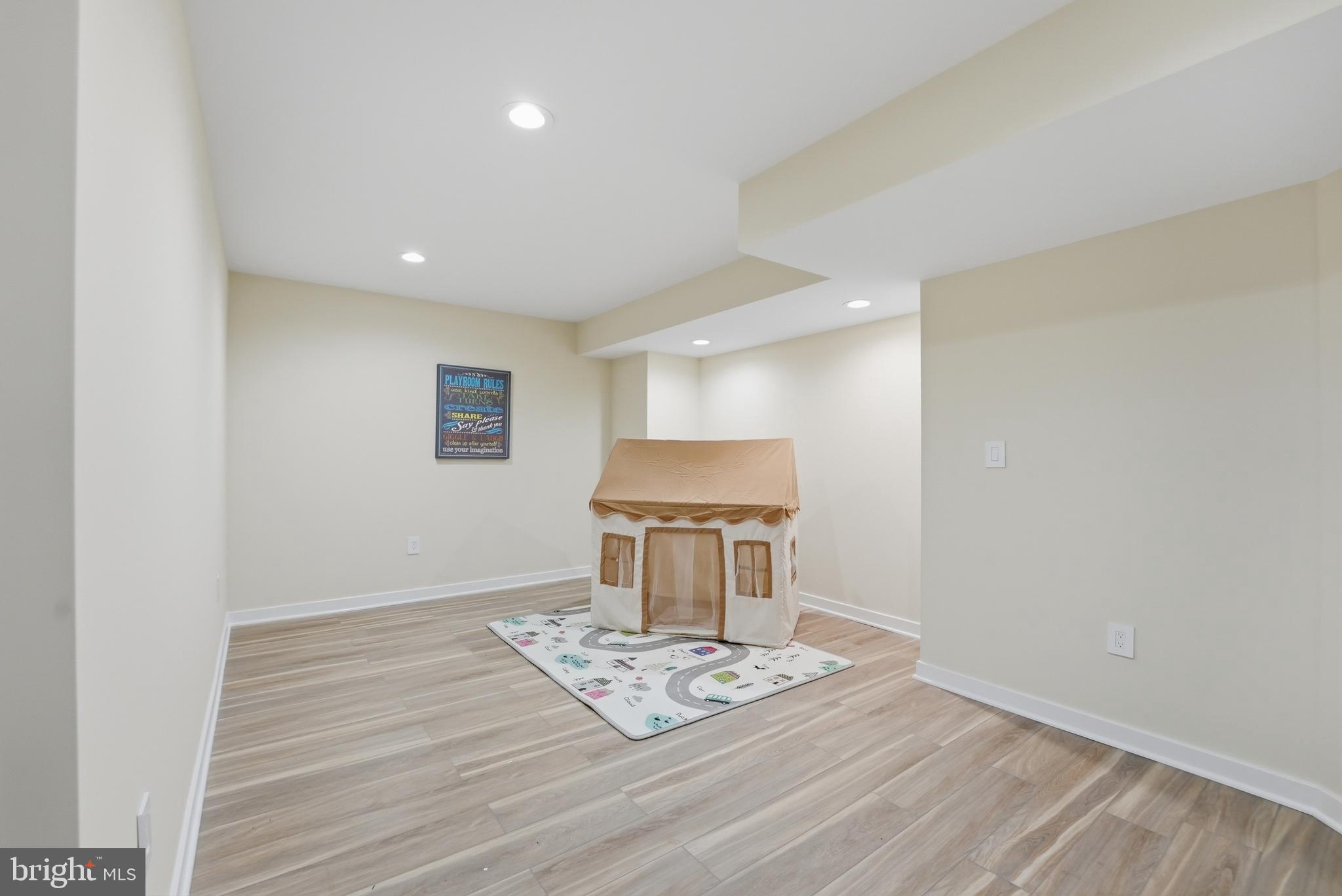 22826 COURTLAND PARK DRIVE