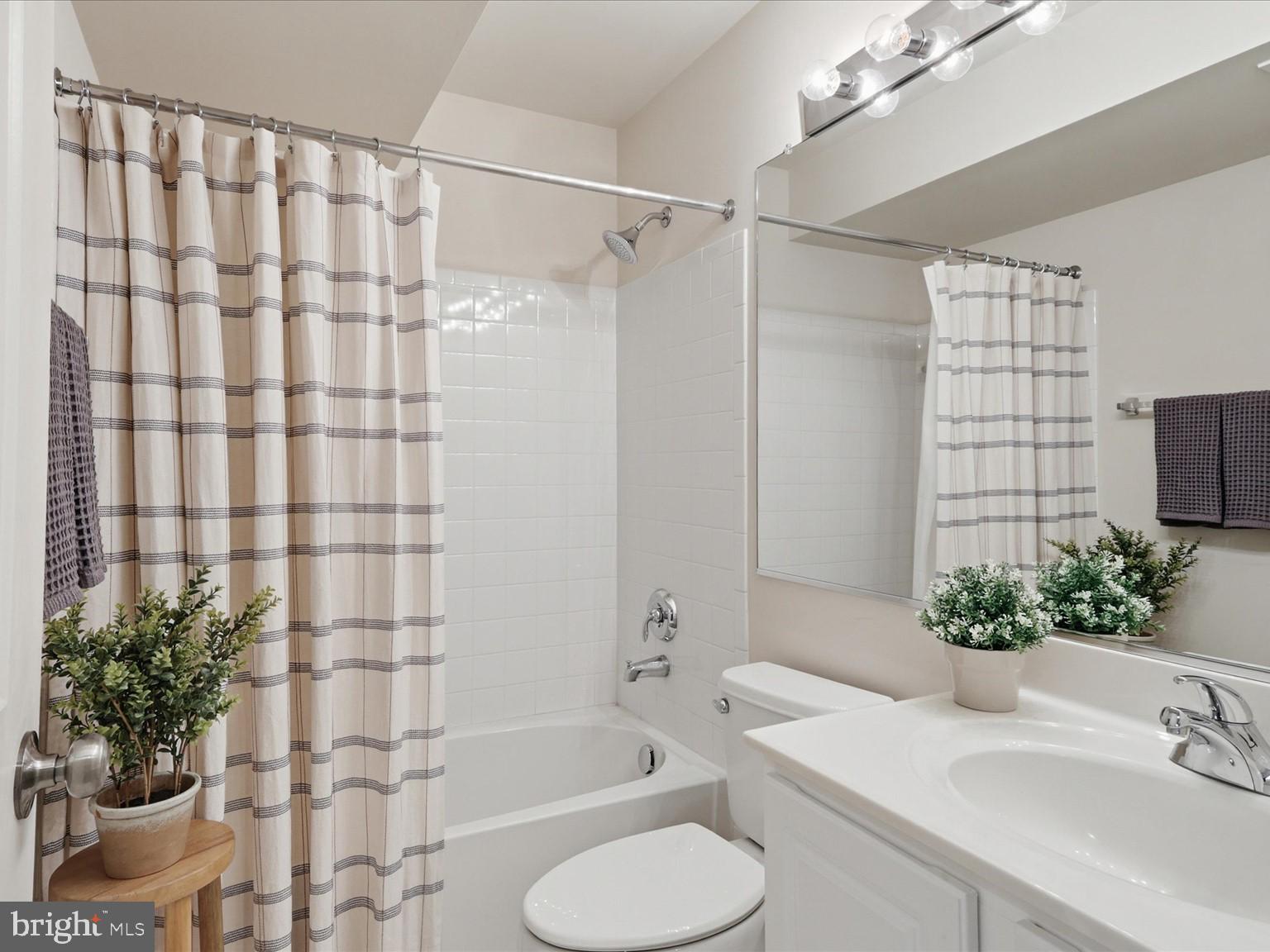 42787 CHATELAIN CIRCLE