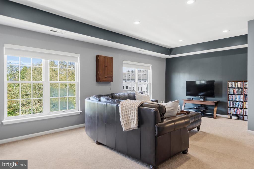 22938 EVERSOLE TERRACE