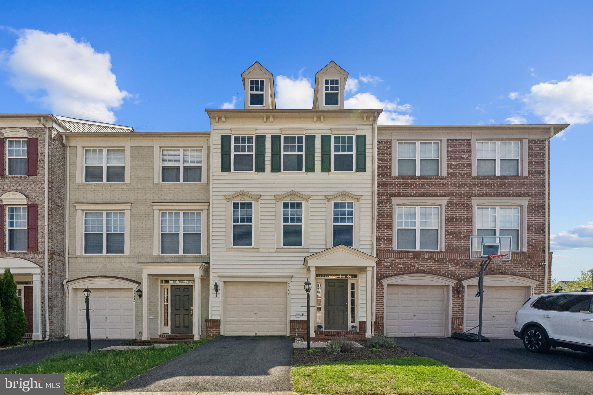 43255 SUNDERLEIGH SQUARE