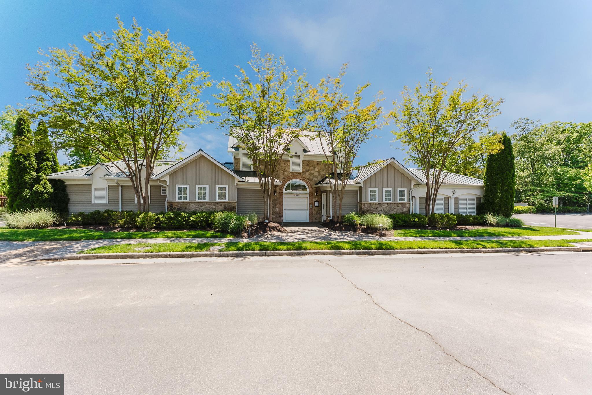 24588 BYRNE MEADOW SQUARE 302