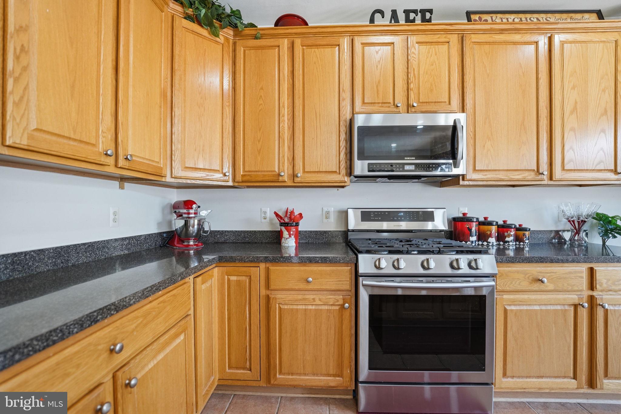 803 KENDRA TERRACE NE
