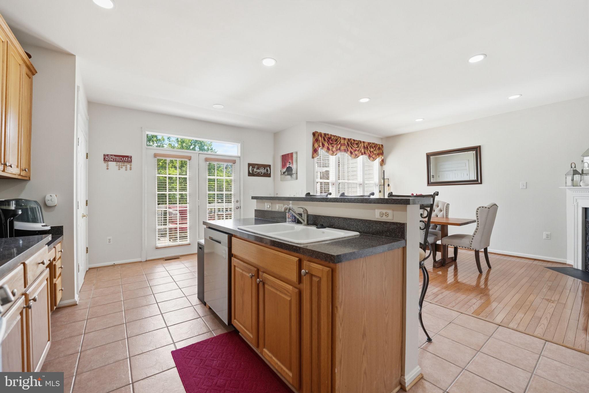 803 KENDRA TERRACE NE