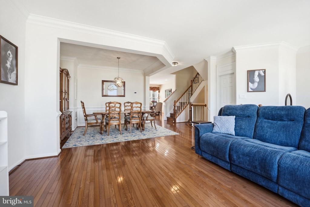 803 KENDRA TERRACE NE