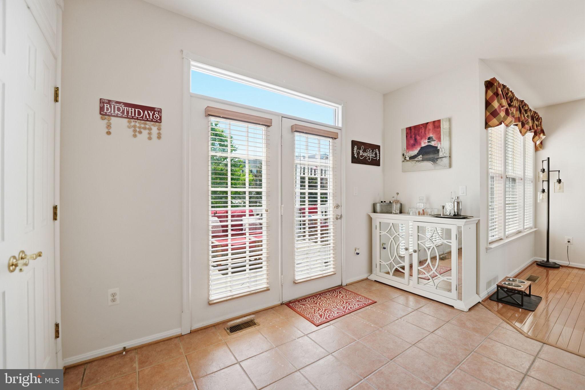 803 KENDRA TERRACE NE