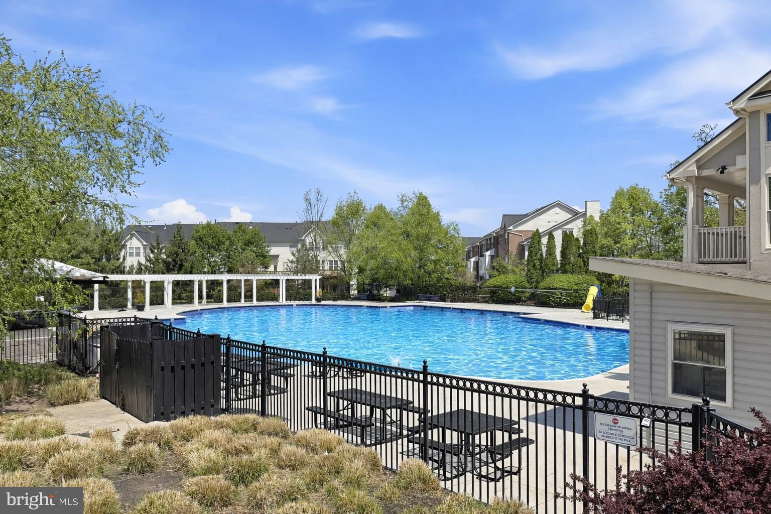 803 KENDRA TERRACE NE