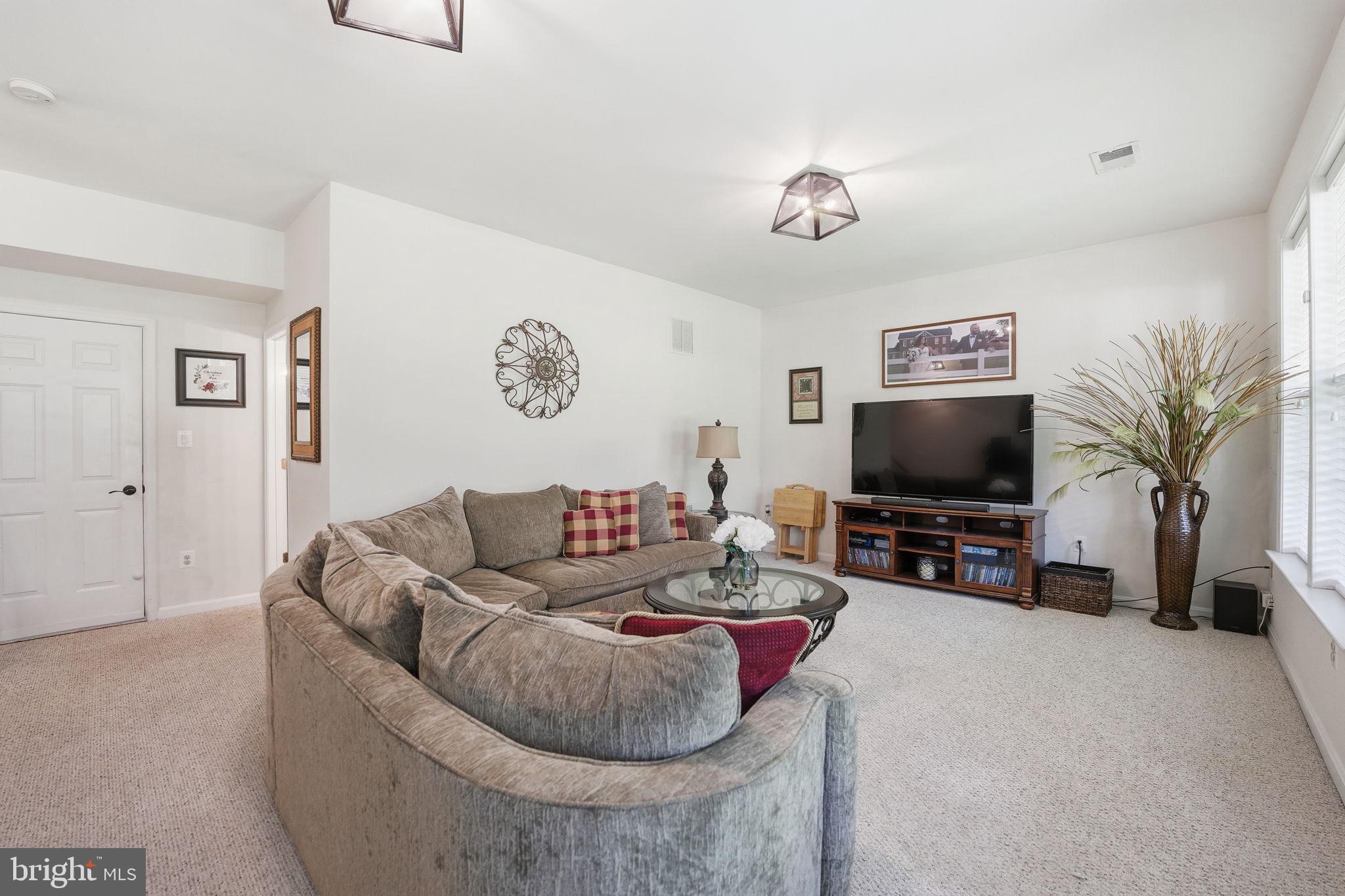 803 KENDRA TERRACE NE