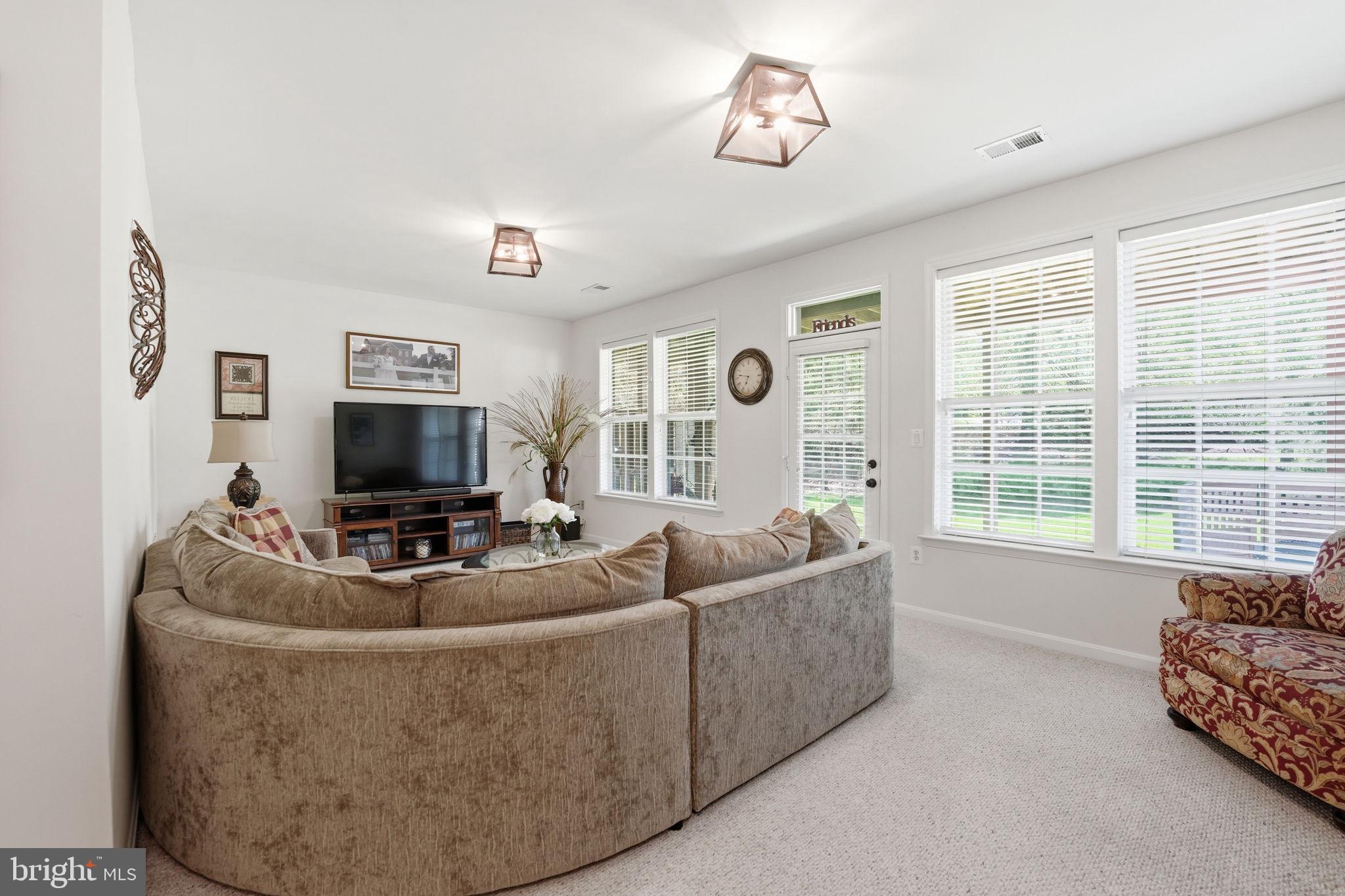 803 KENDRA TERRACE NE