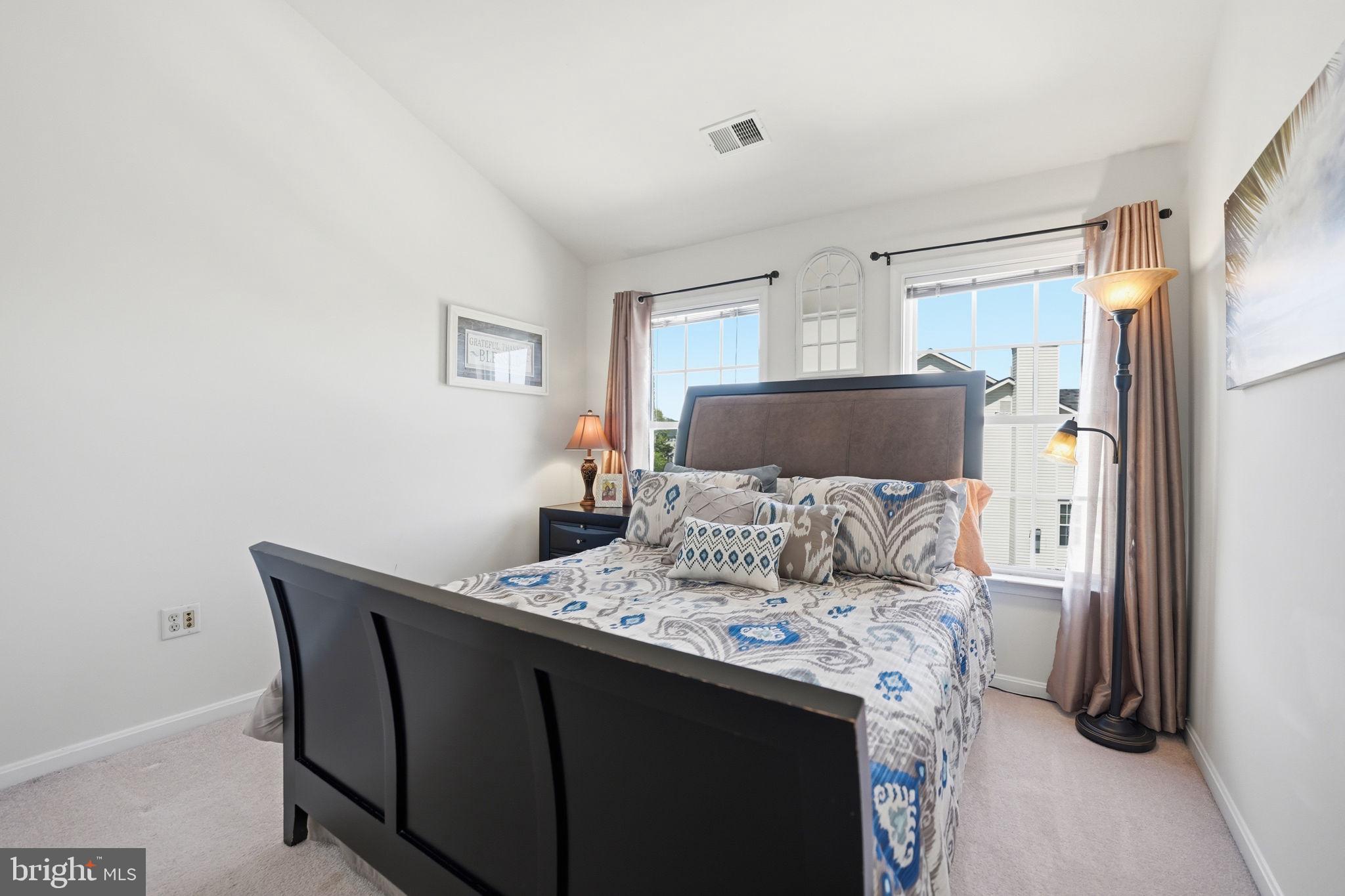 803 KENDRA TERRACE NE