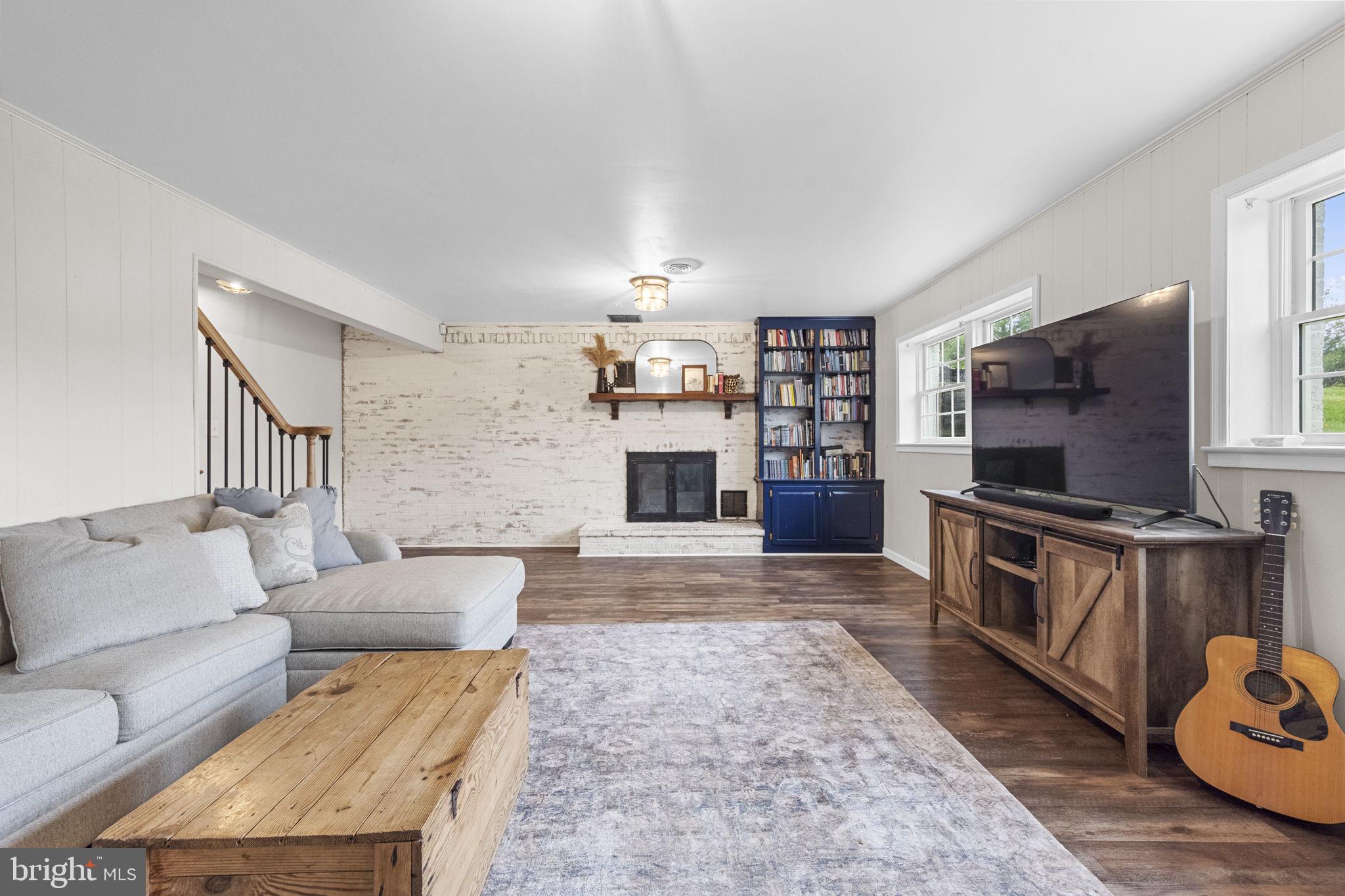 16045 HAMILTON STATION ROAD