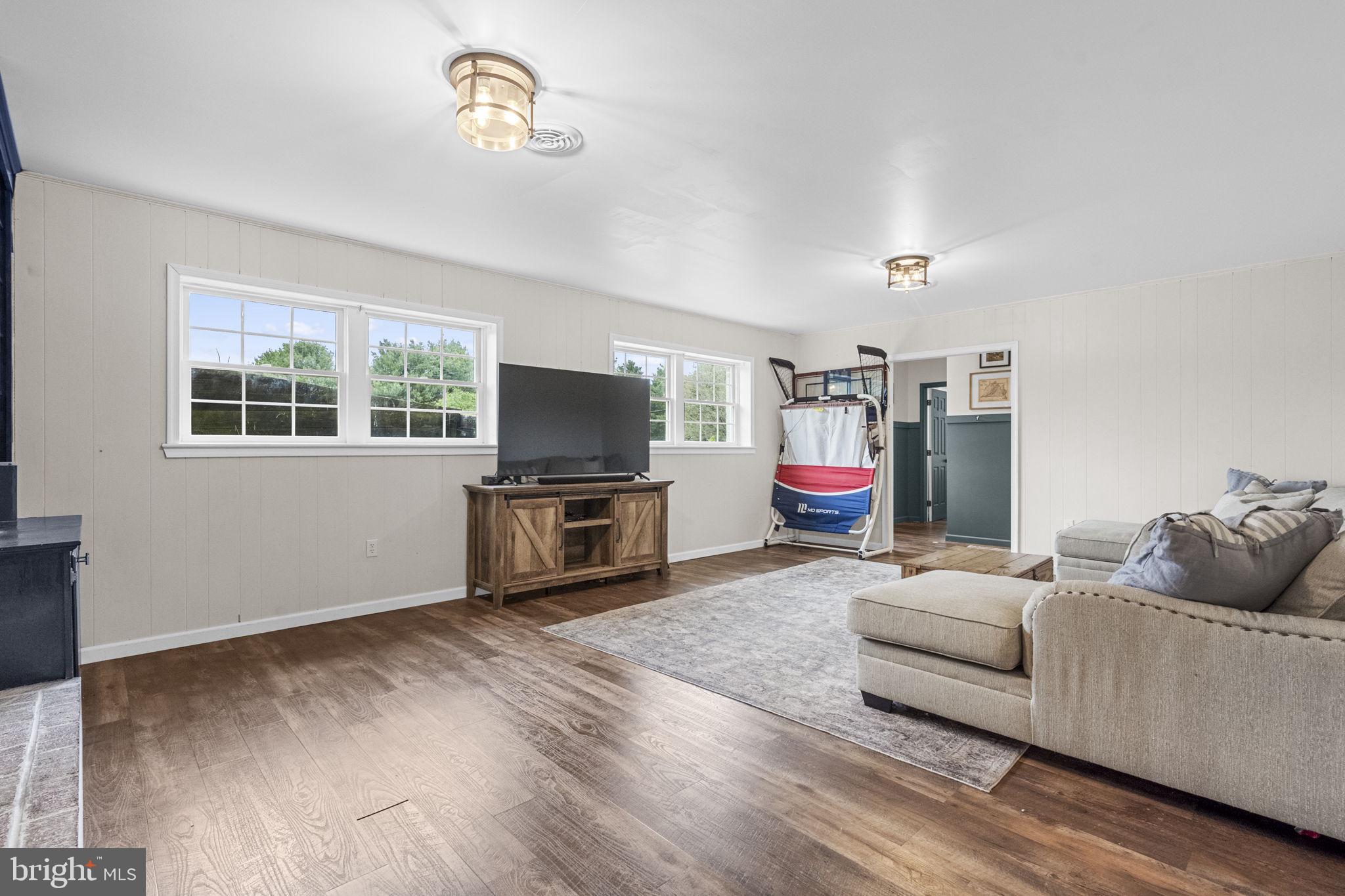 16045 HAMILTON STATION ROAD
