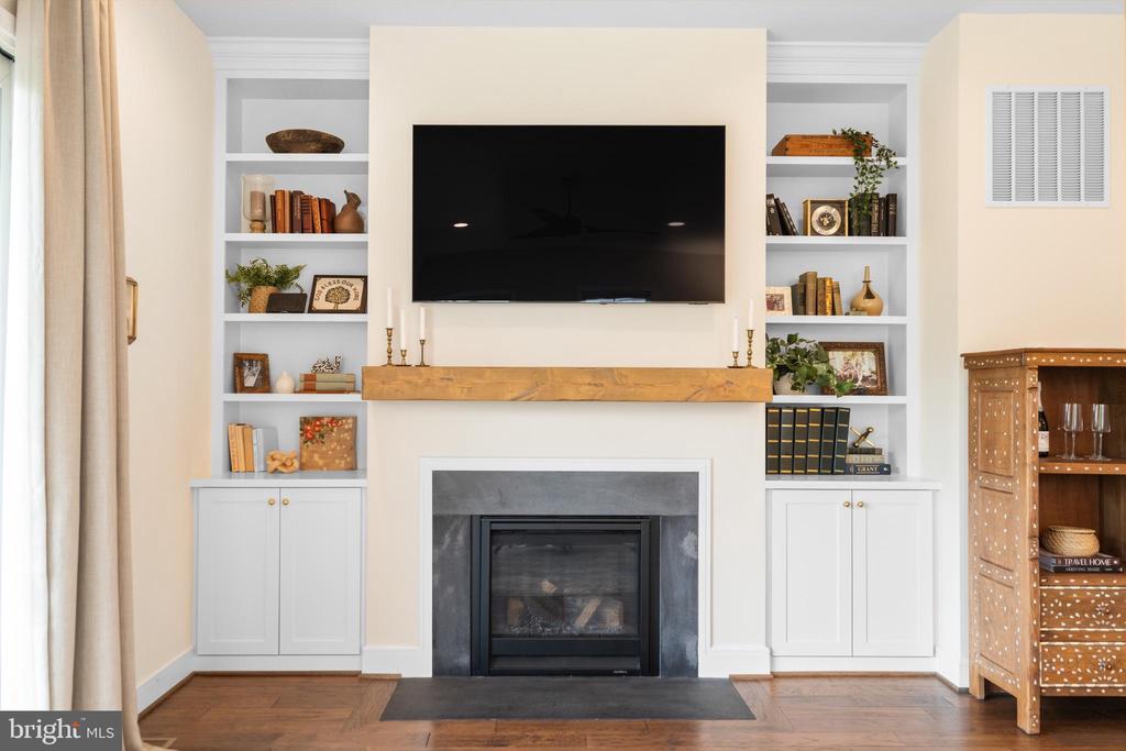 23070 SULLIVANS COVE