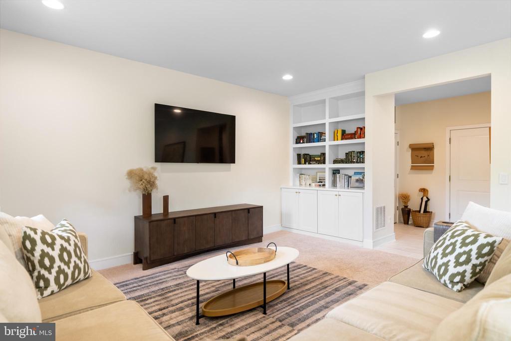 23070 SULLIVANS COVE