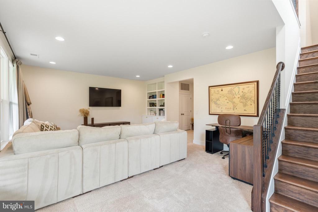 23070 SULLIVANS COVE