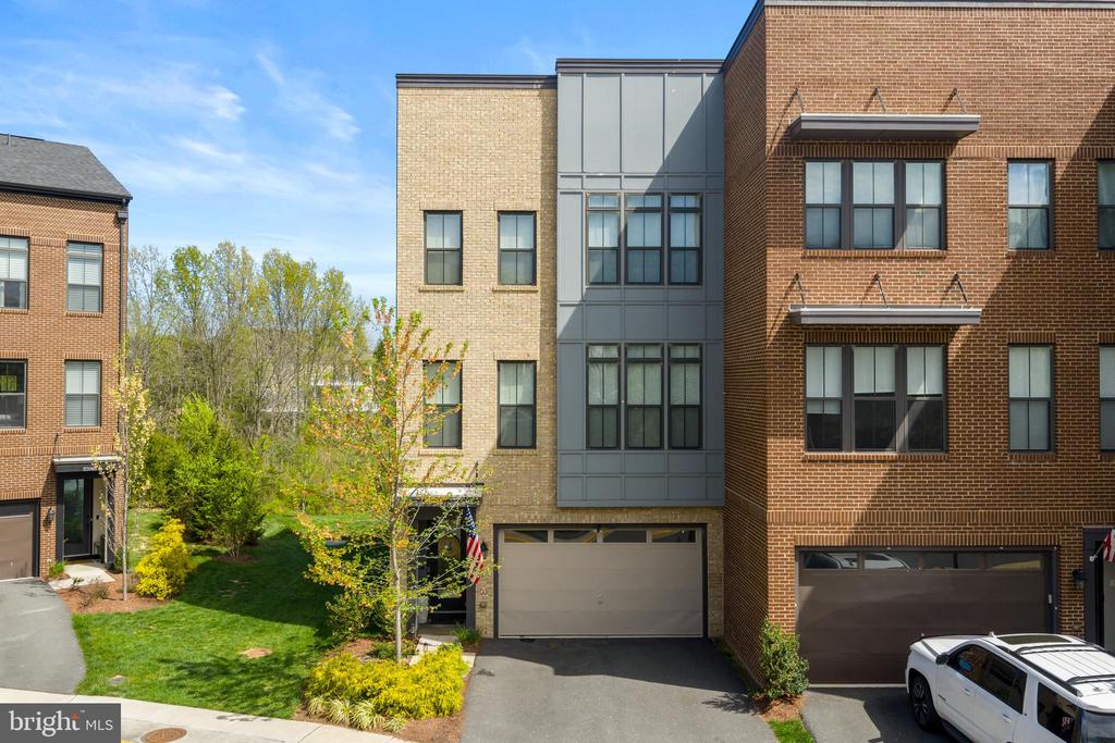 23070 SULLIVANS COVE