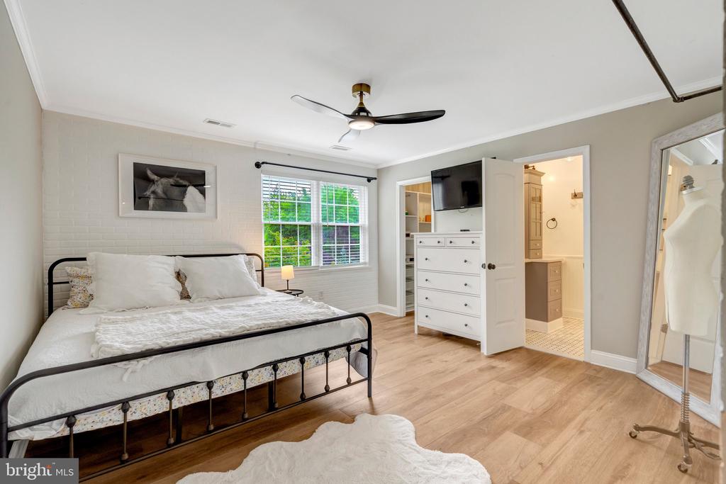 25484 HEATHFIELD CIRCLE
