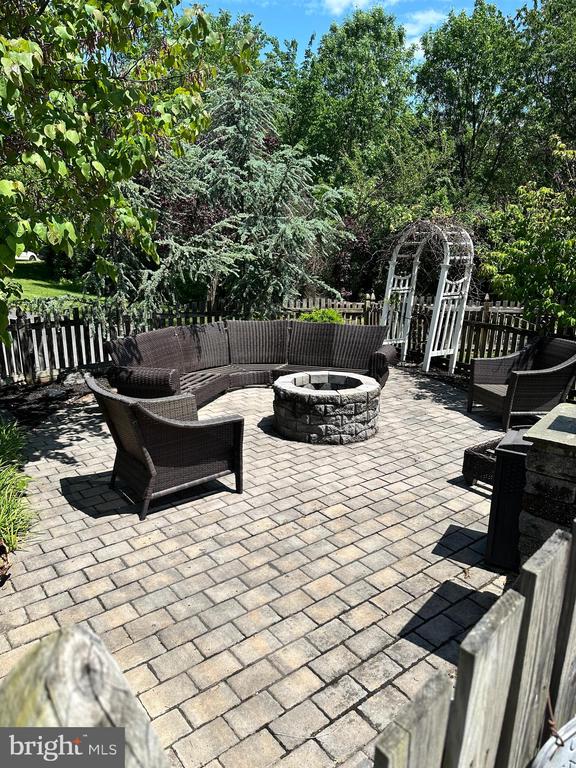 25484 HEATHFIELD CIRCLE