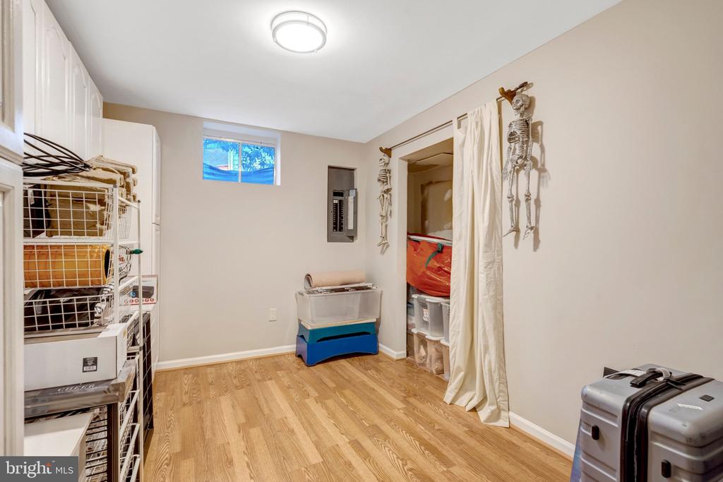 25484 HEATHFIELD CIRCLE