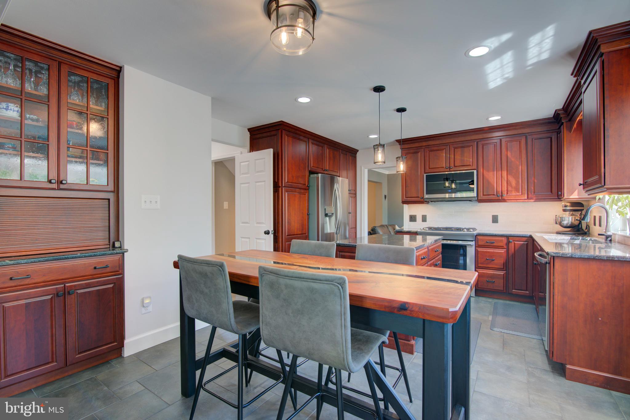 106 BETHAL COURT SW