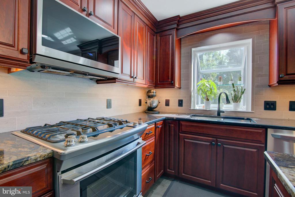106 BETHAL COURT SW