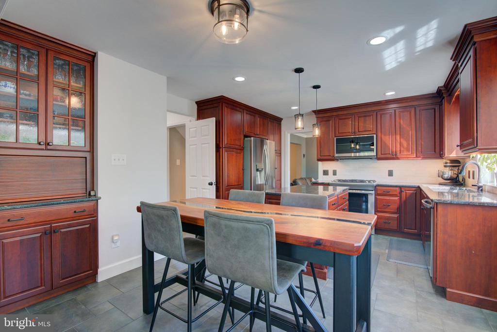 106 BETHAL COURT SW