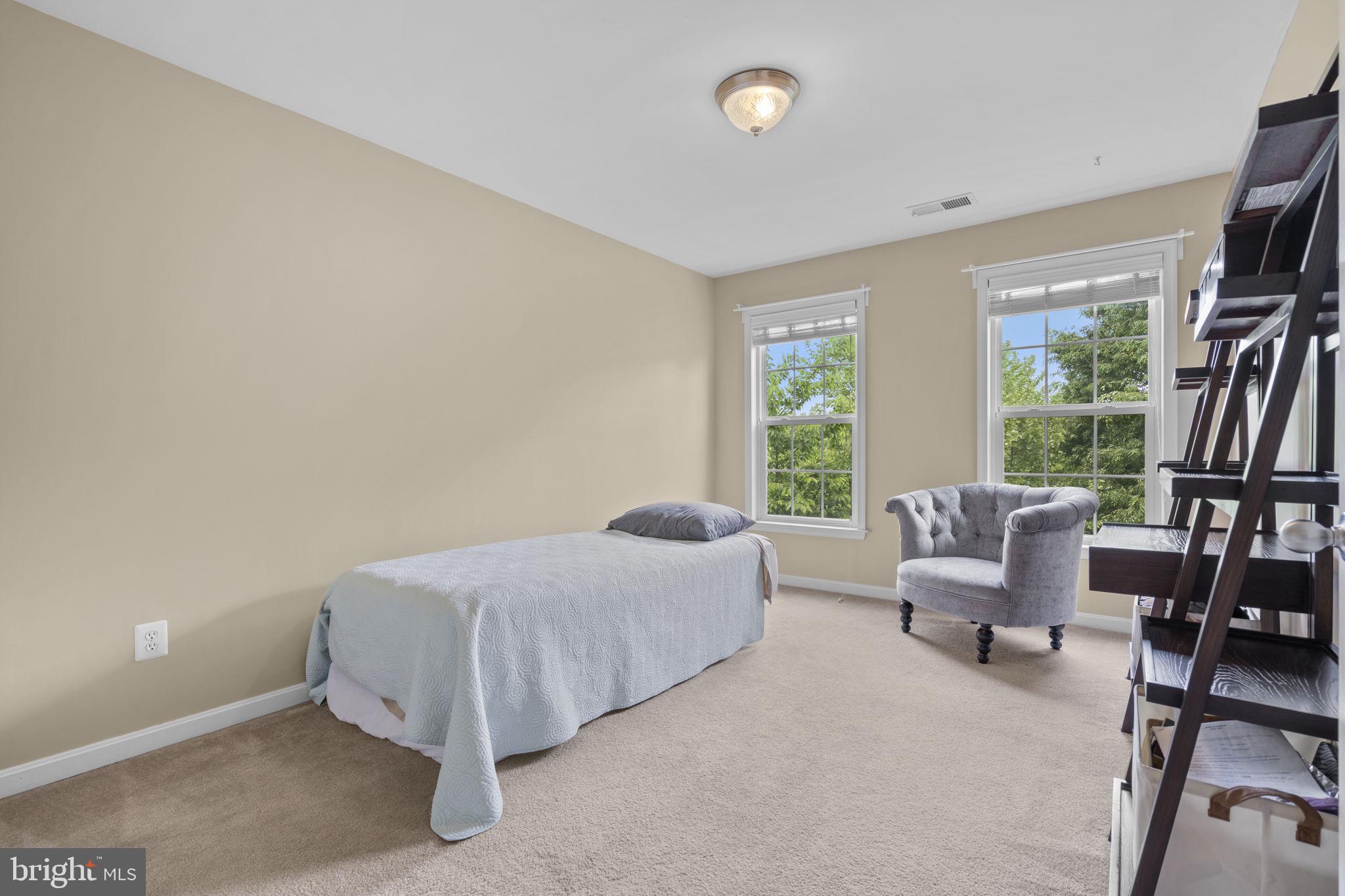 43682 CHICACOAN CREEK SQUARE