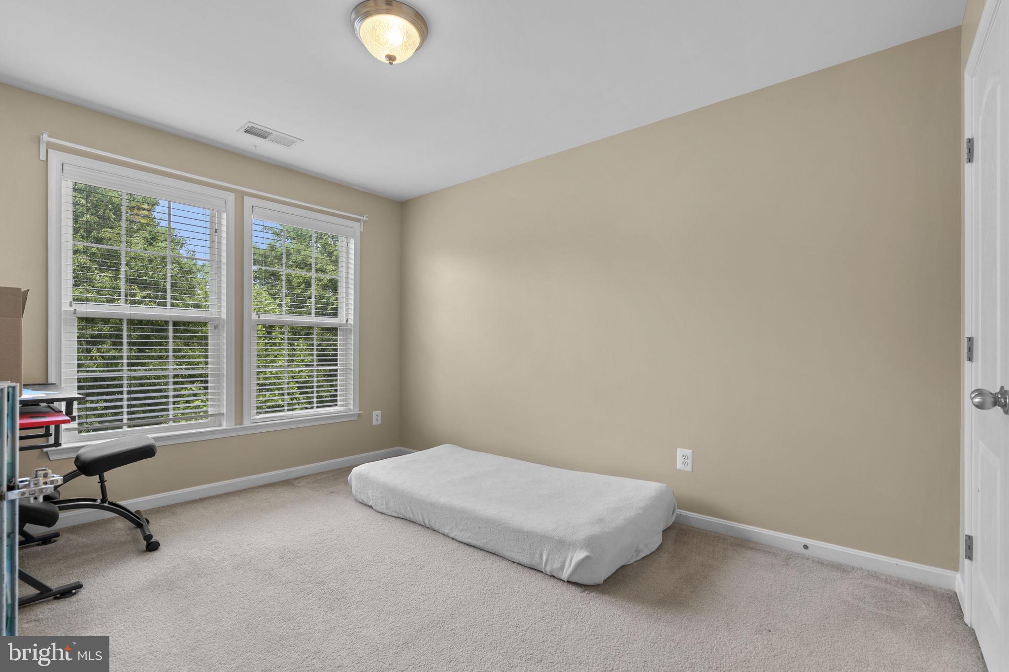 43682 CHICACOAN CREEK SQUARE