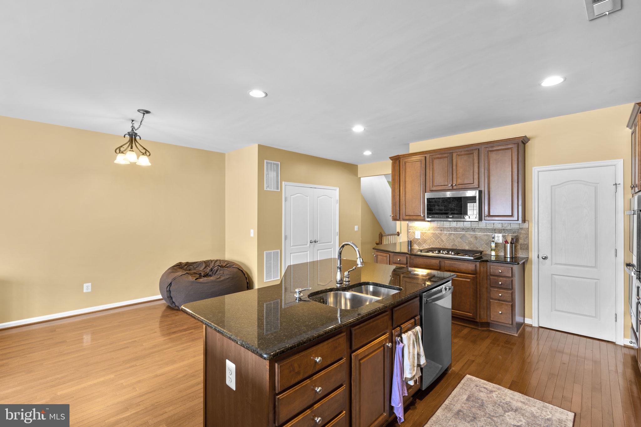 43682 CHICACOAN CREEK SQUARE