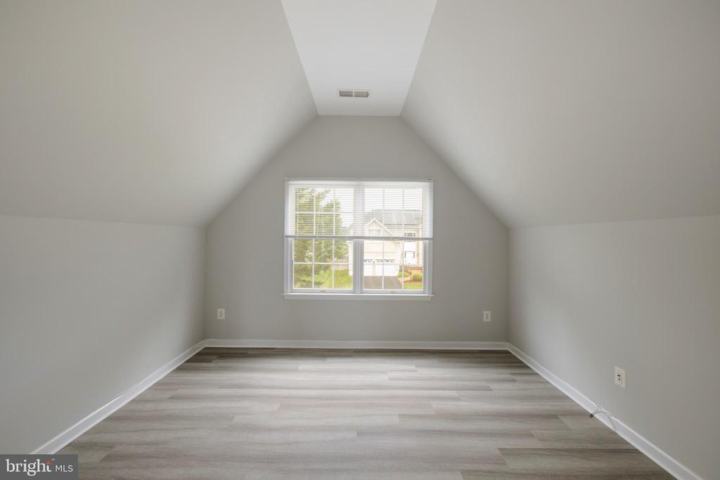 22829 QUEENSBRIDGE DRIVE