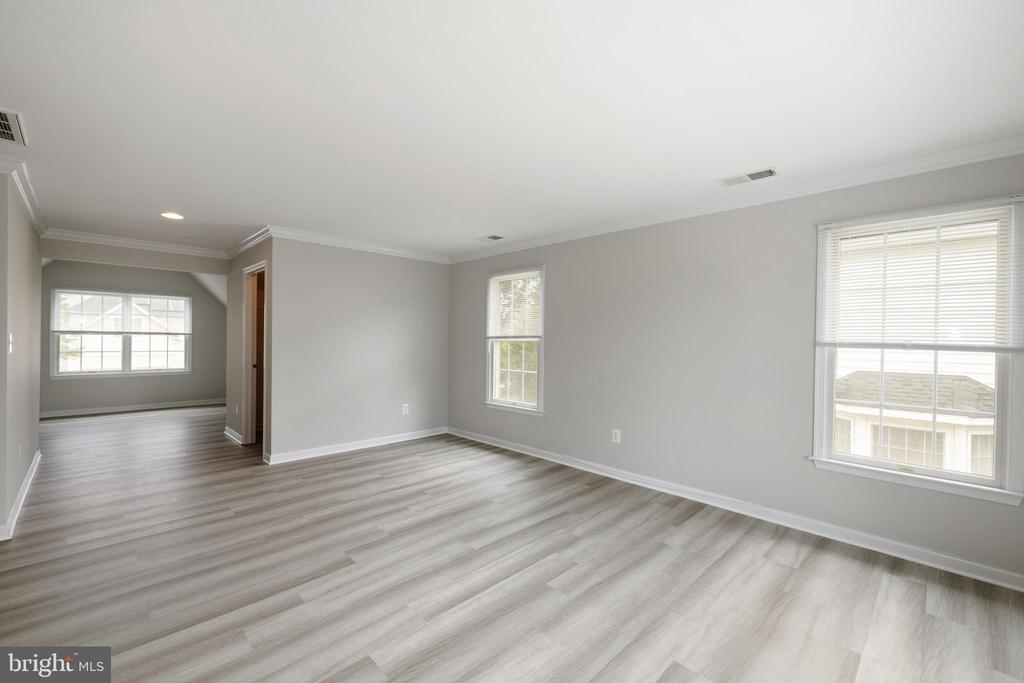 22829 QUEENSBRIDGE DRIVE