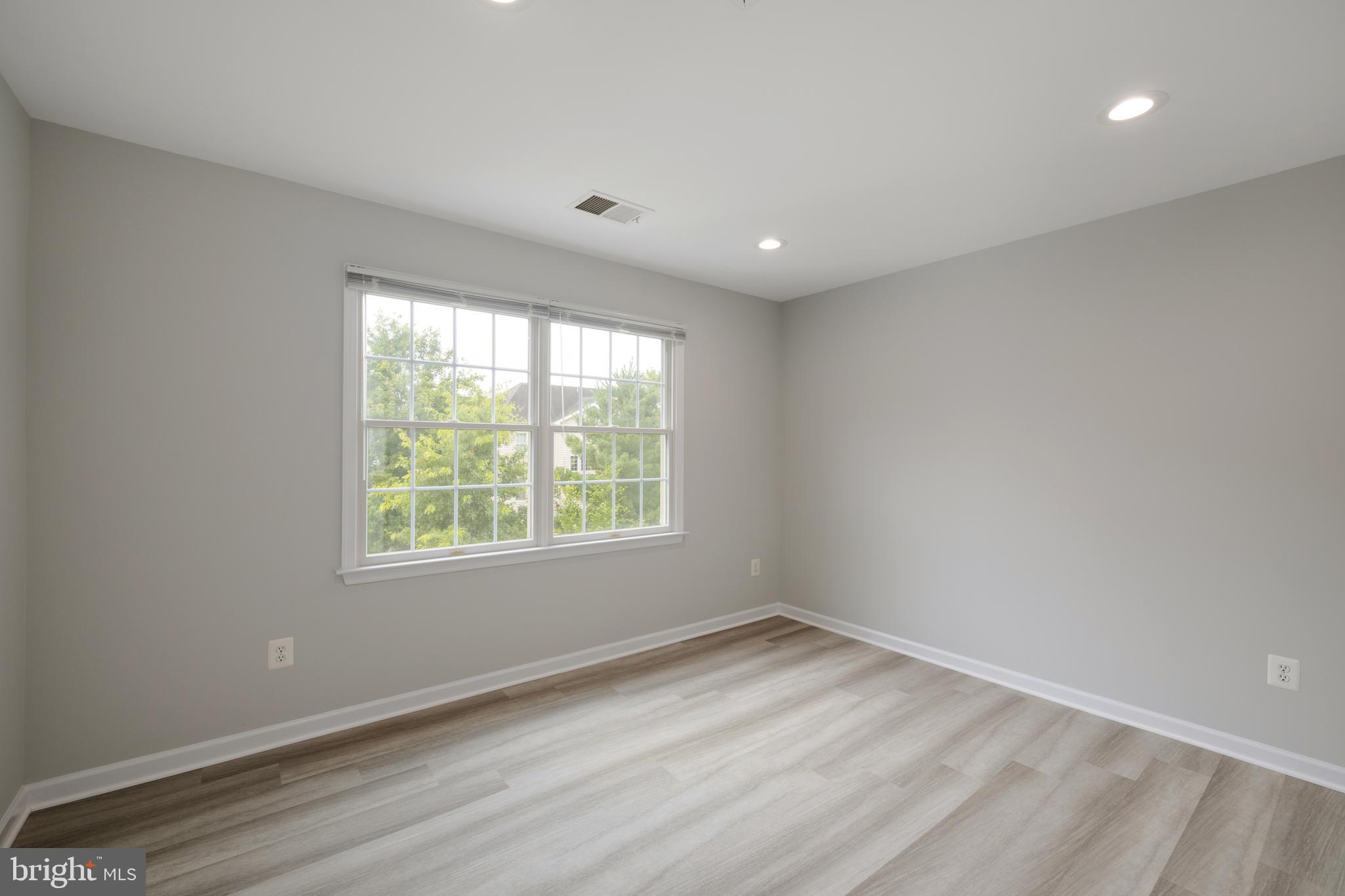 22829 QUEENSBRIDGE DRIVE