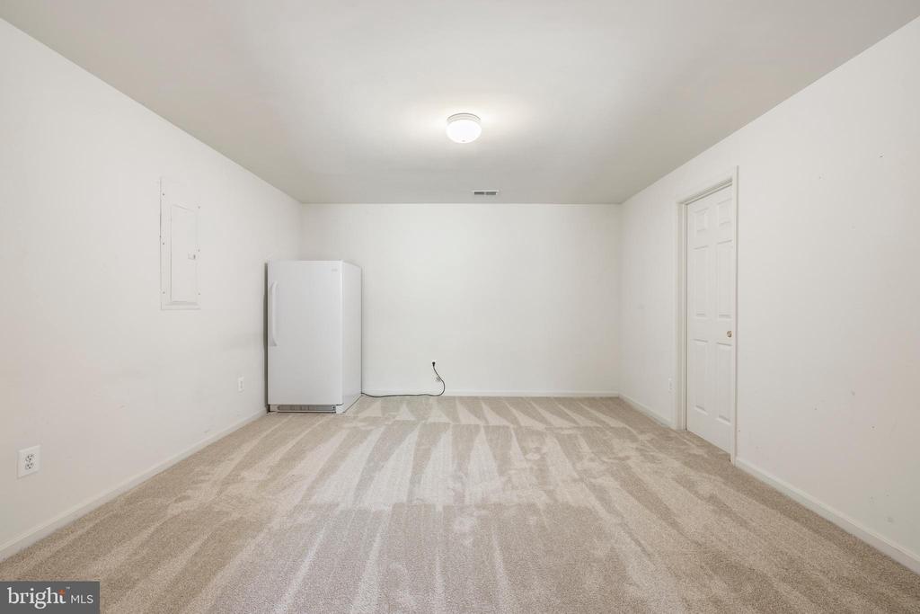 21916 BELLAIR COURT