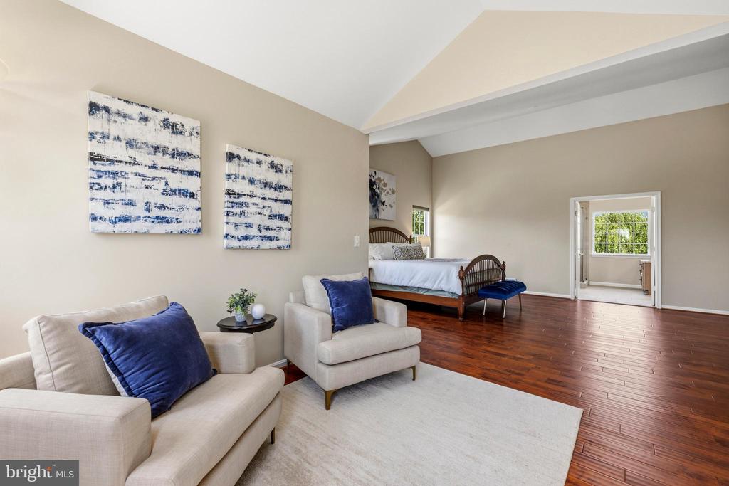 21916 BELLAIR COURT