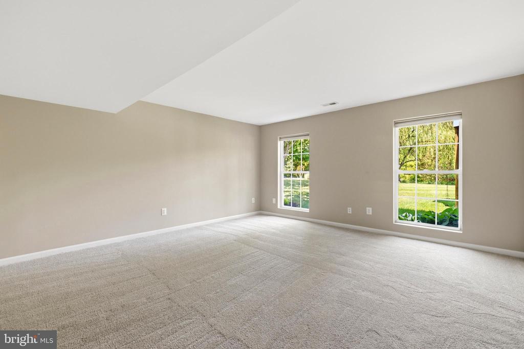 21916 BELLAIR COURT