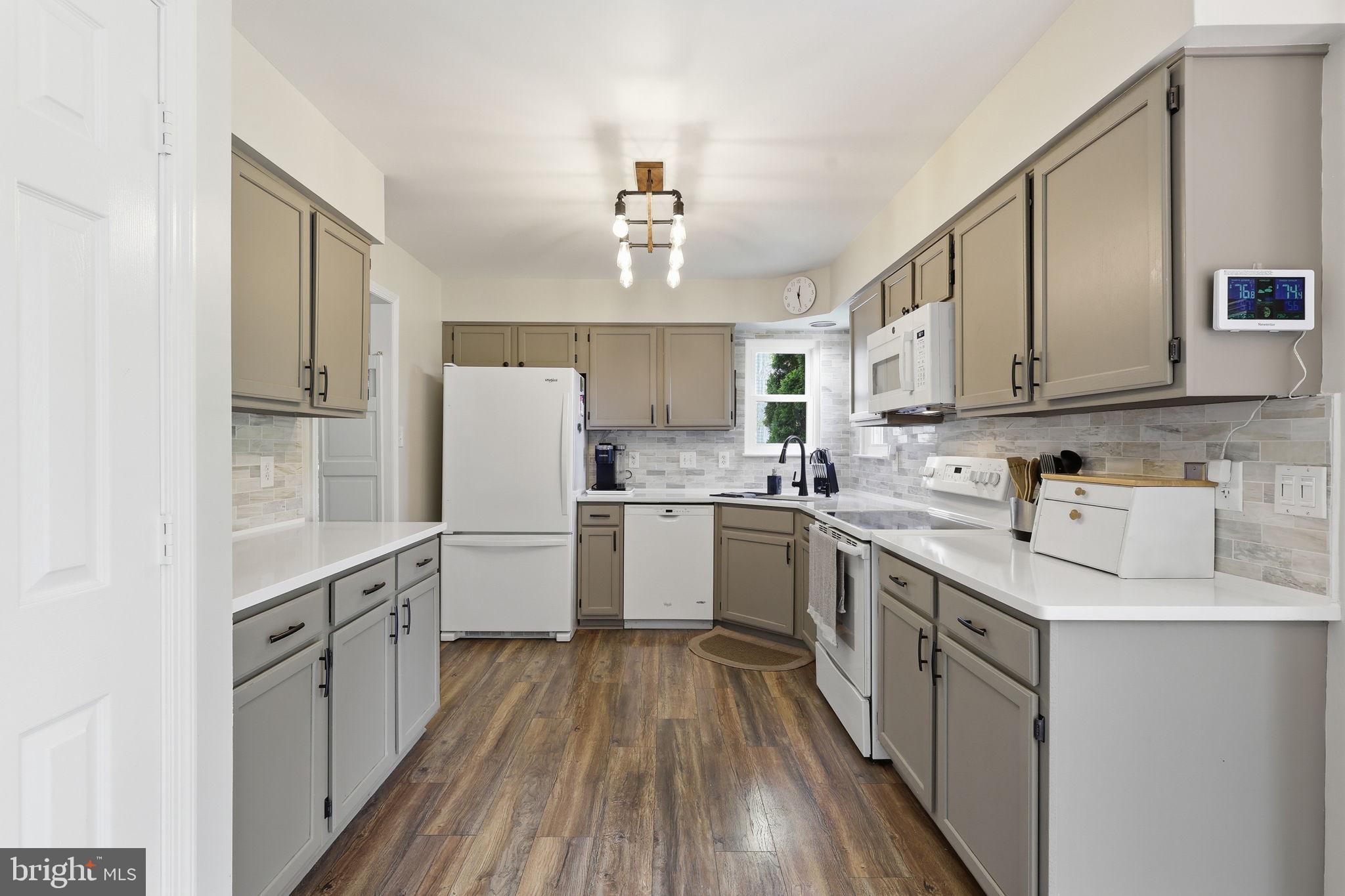 204 GRAFTON WAY NE