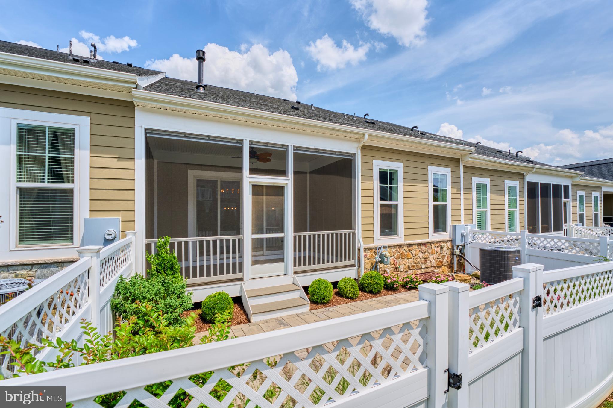 23695 CYPRESS GLEN SQUARE