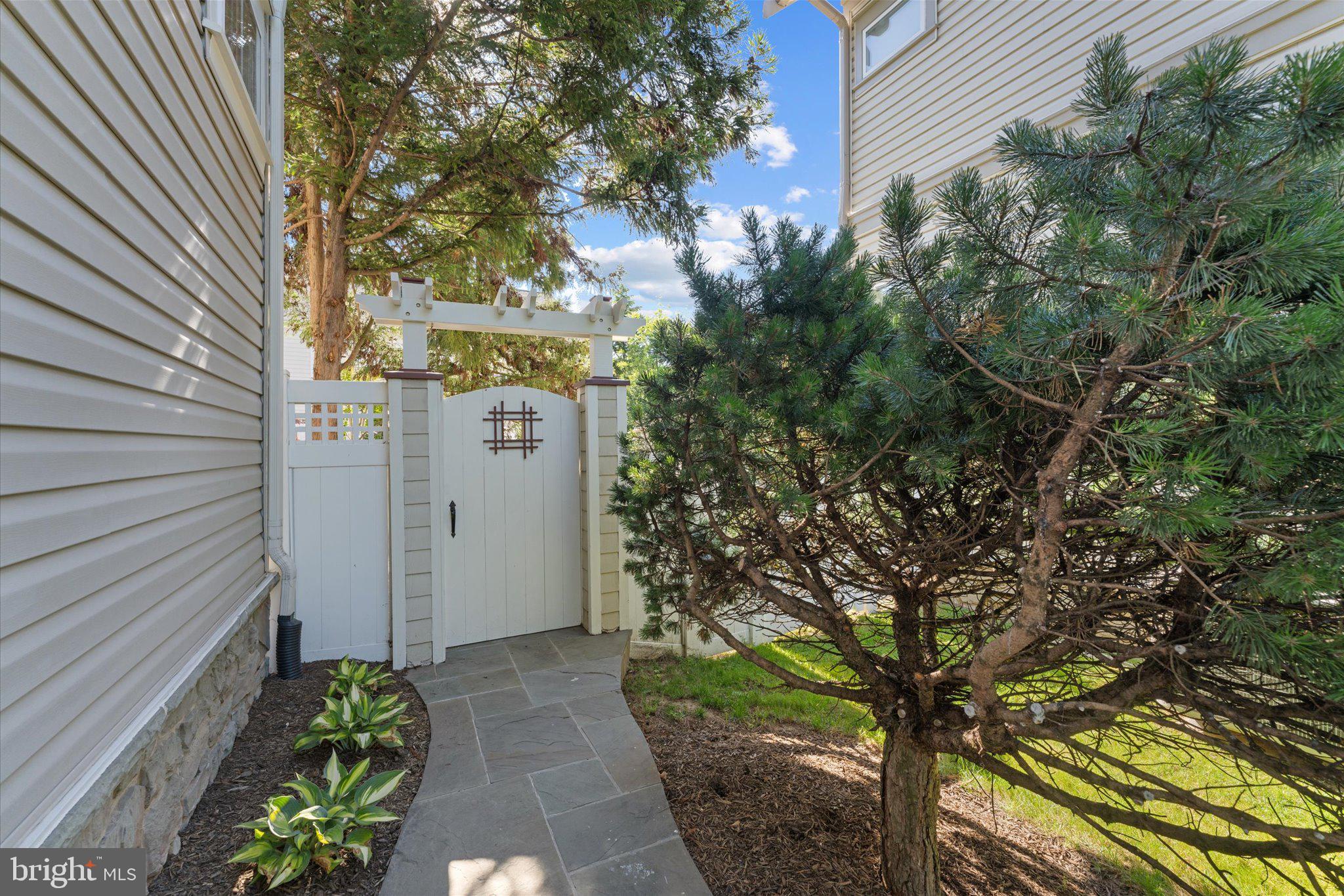 22826 COURTLAND PARK DRIVE