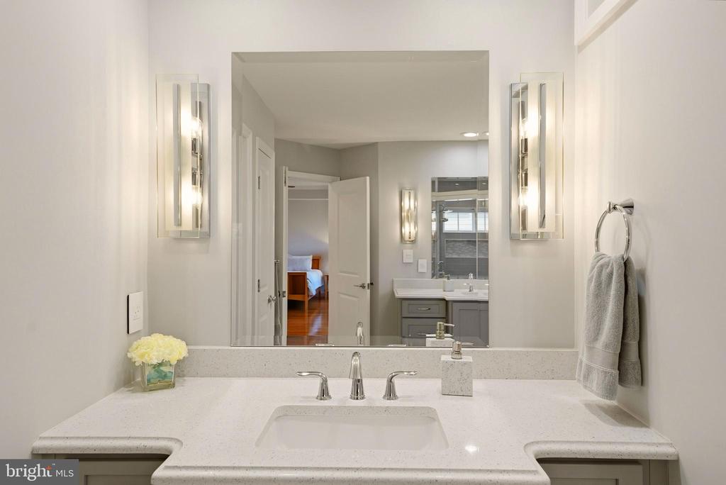 22826 COURTLAND PARK DRIVE