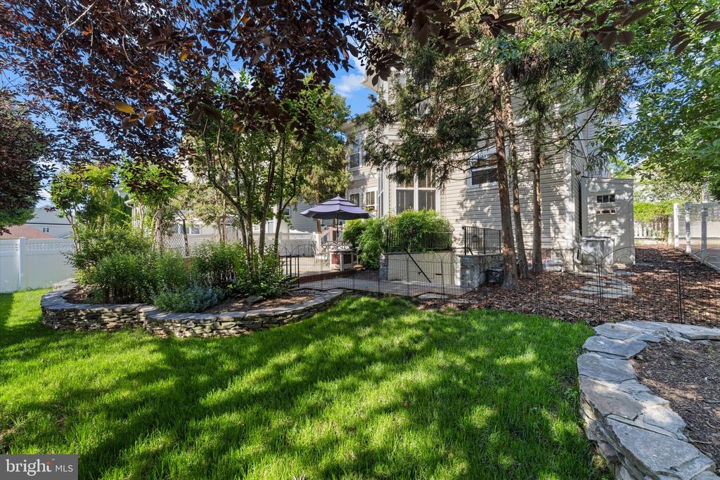 22826 COURTLAND PARK DRIVE