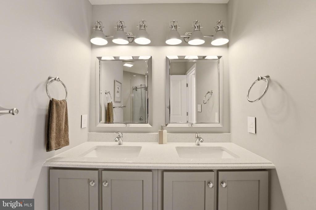 22826 COURTLAND PARK DRIVE