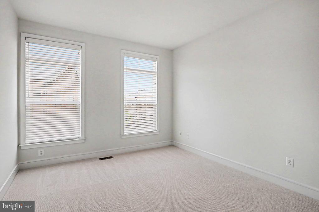 42361 VANCOUVER TERRACE
