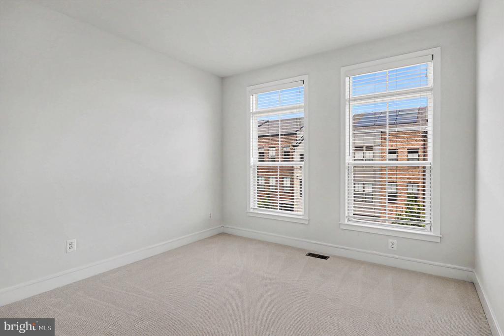 42361 VANCOUVER TERRACE