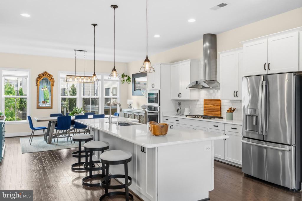 23072 SULLIVANS COVE SQUARE