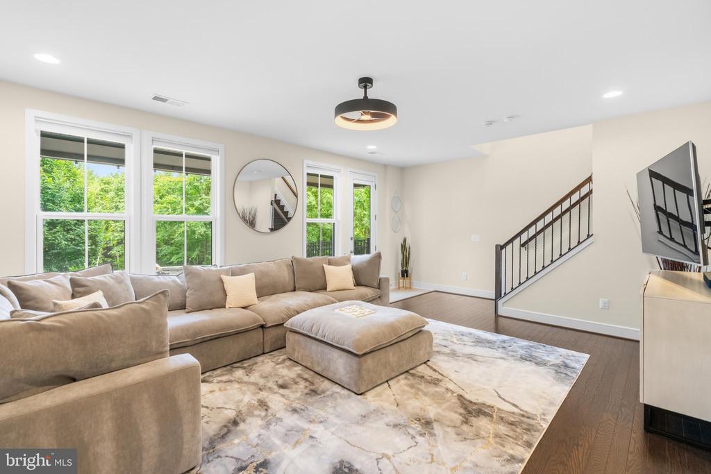 23072 SULLIVANS COVE SQUARE