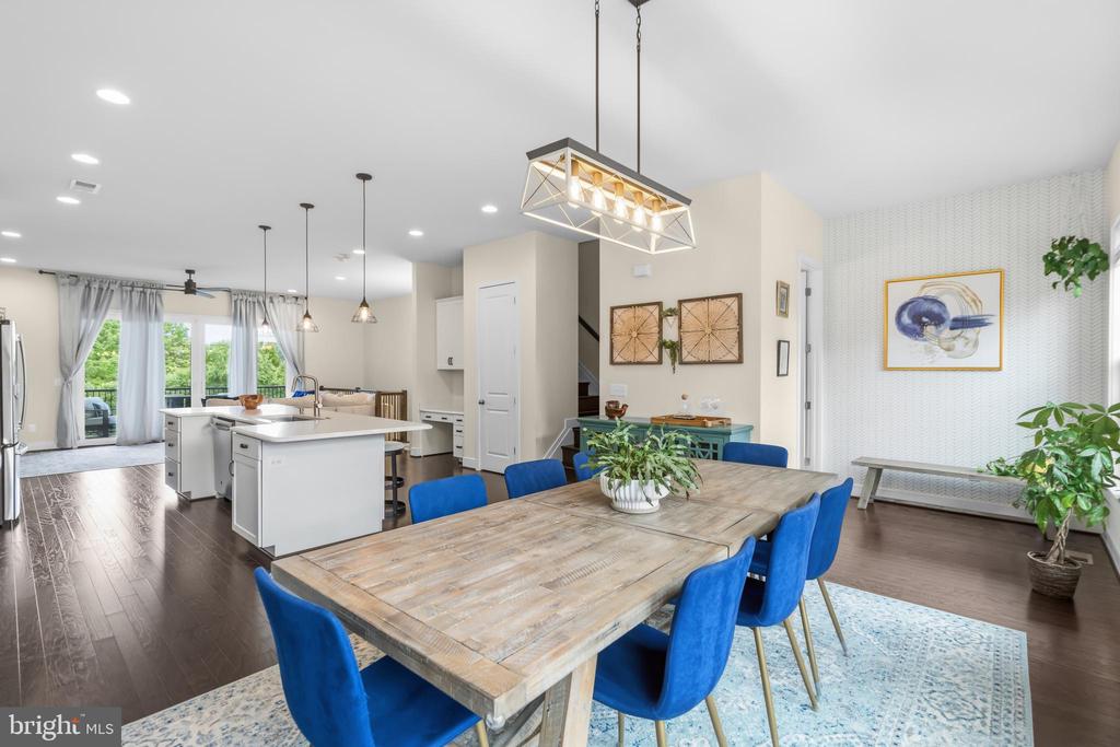 23072 SULLIVANS COVE SQUARE