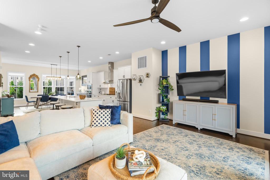 23072 SULLIVANS COVE SQUARE