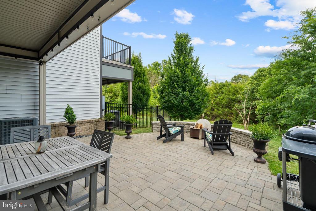 23072 SULLIVANS COVE SQUARE
