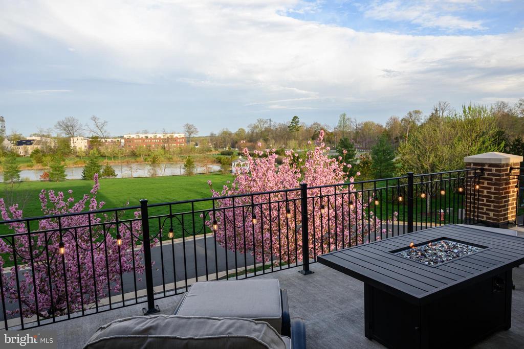 22807 BREEZY HOLLOW DRIVE