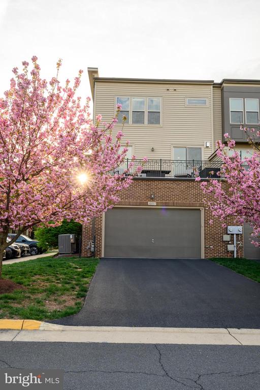 22807 BREEZY HOLLOW DRIVE